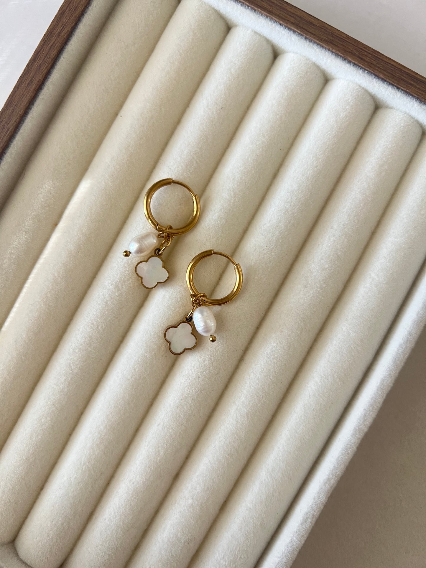Marie pearl clover earrings