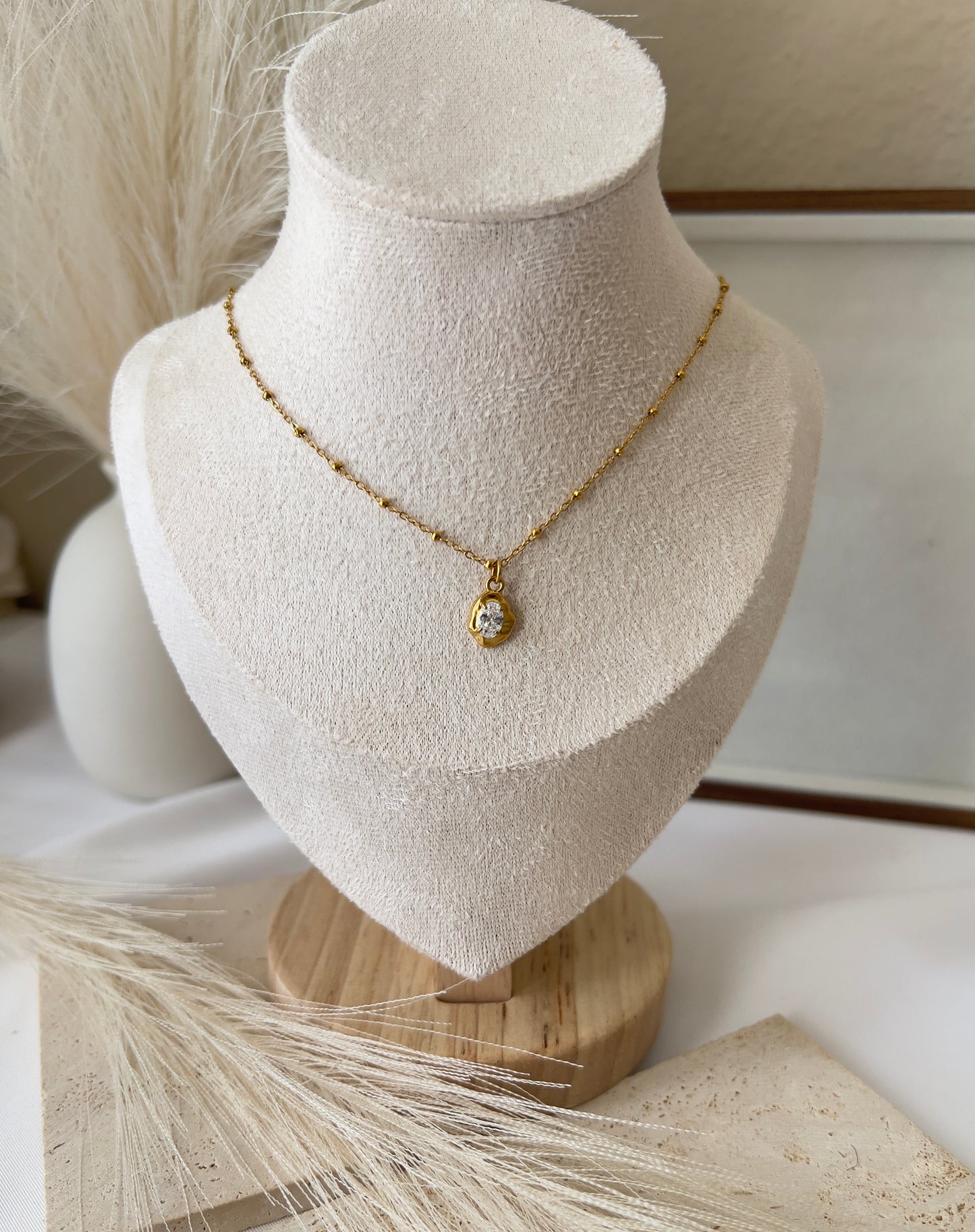 Daphne Necklace | Pendant Necklace