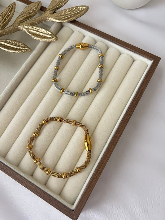 Serena Bracelet | magnetic closure